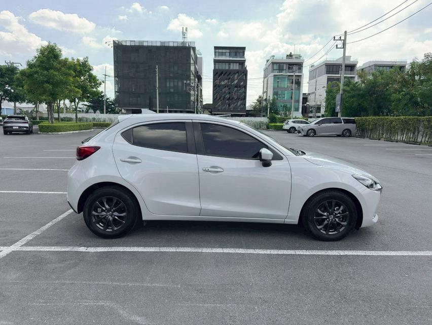 MAZDA 2 1.3 Sport S Leather เกียร์ Auto สีขาวมุกพรีเมียม (Snowflake White Pearl) ปี 2022 แท้ 9