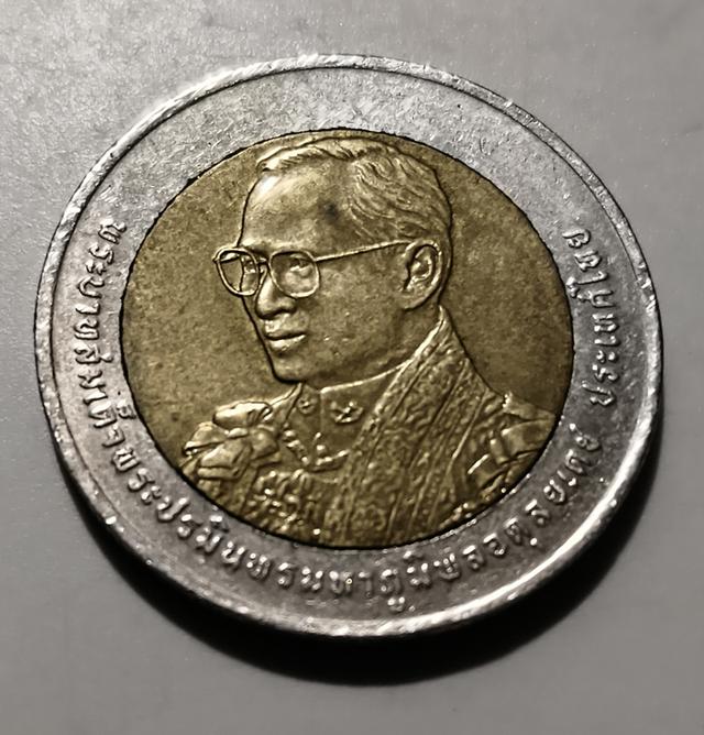 / เหรียญ 10 บาทที่ระลึก ครบรอบพระชนมพรรษา 80 พรรษา กับเหรียญ ครองราชย์ครบ 60 ปี รัชกาลที่ 9