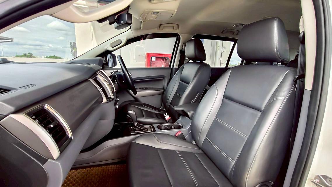 ขาย Ford Everest 2.2Titanium ปี17 13