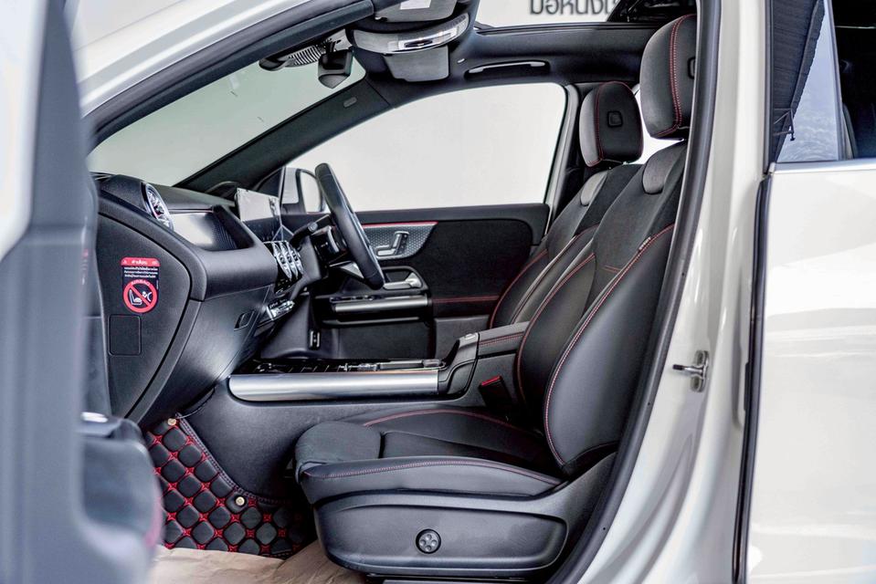 รหัสรถ NP4142 รุ่นรถ : BENZ GLA200 AMG FACELIFTปีรถ : 2025 14