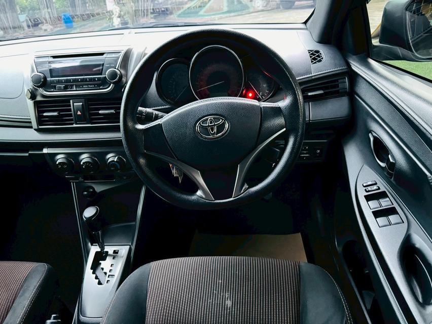 2014 Toyota YARIS 1.2 E Hatchback 12