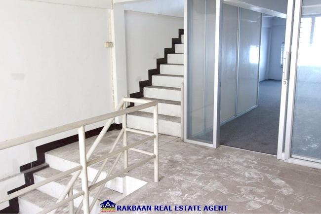 ขายตึก 1คูหา 3ชั้นครึ่ง 25ตร.ว. พระยาสุเรนทร์22 เหมาะทำโรงเรียนกวดวิชา หอพัก ที่สต๊อกสินค้า ออฟฟิศ ราคาเพียง 3.5ล้านเท่านั้น 4