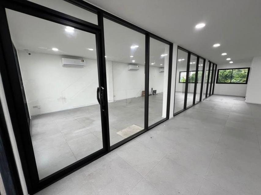 ให้เช่า ออฟฟิศ 3.5 ชั้น + ดาดฟ้า  ทำเลบางนา-ตราด ซอย 13 6