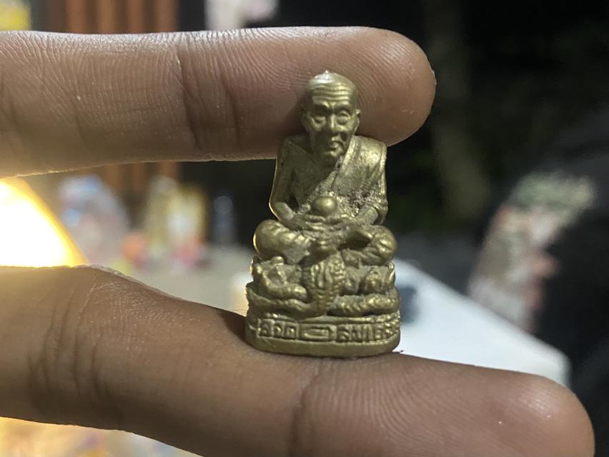หลวงปู่ทวดลอยองค์