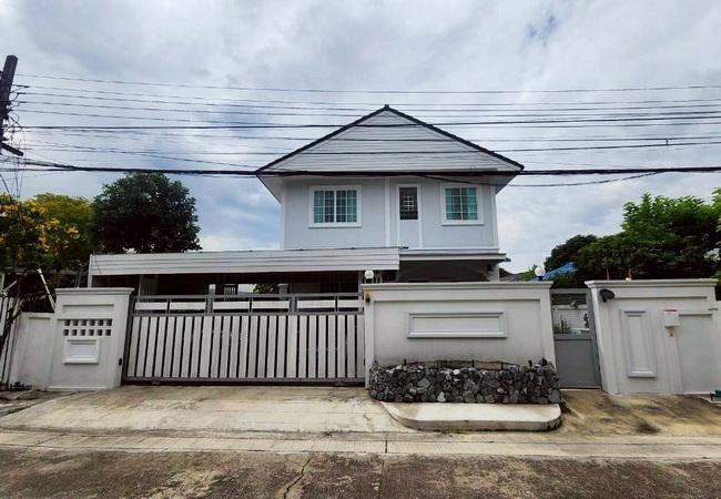 ขายบ้านเดี่ยว หมู่บ้านสัมมากร รามคําแหง 112 สะพานสูง กรุงเทพ เนื้อที่ 66 ตร.ว. 2 ชั้น 3 นอน 4 น้ำ 2
