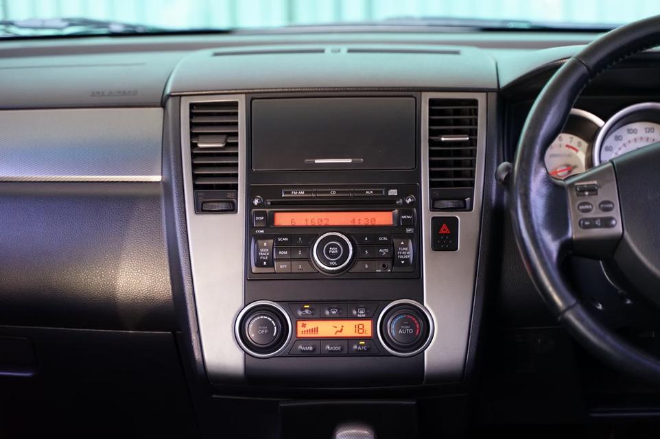 2011 NISSAN TIIDA  10