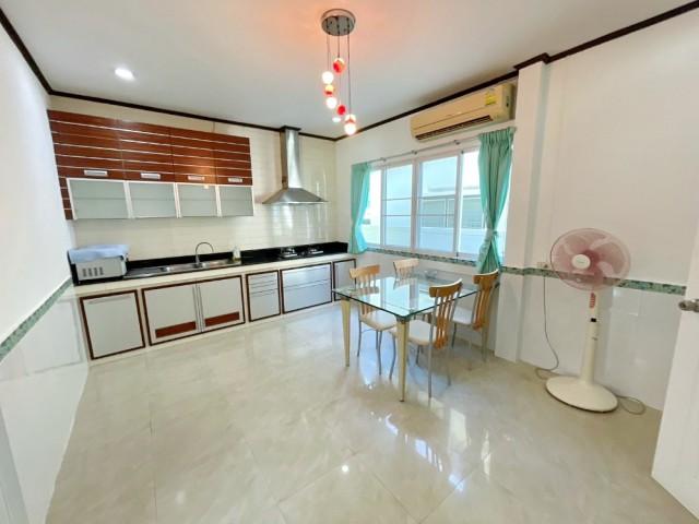 วัดสีกัน 600 ม. ดอนเมือง 2 นอน 2 น้ำ 50 ตร.ว.พื้นที่ใช้สอย 200 ตร.ม.บ้านเดี่ยวชั้นเดียว พร้อมเฟอร์ฯครบ ทำเลสรณคมน์ 1-6 ต 6