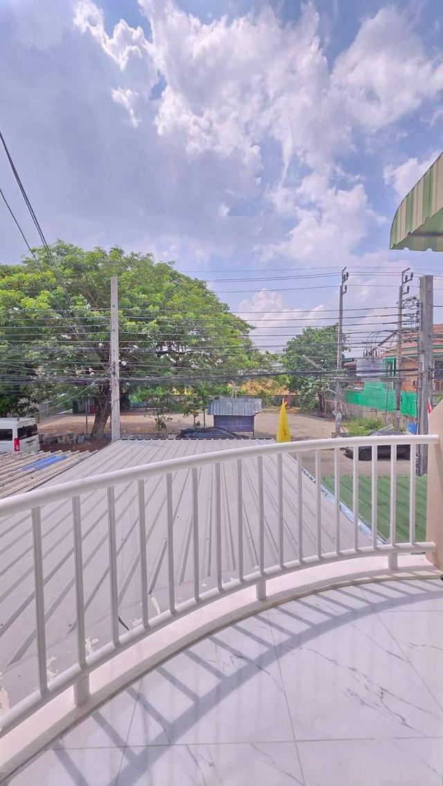 🍒หมู่บ้านอิมพีเรียลเพลส-ซอยลาดปลาดุก🍒ทาวน์เฮ้าส์ 2 ชั้น หลังตลาดJAS GREEN  ห่างจากกาญจนาภิเษกเพียง 2 กิโลเมตร ถนนเมนในโครงการกว้าง12 เมตร 15