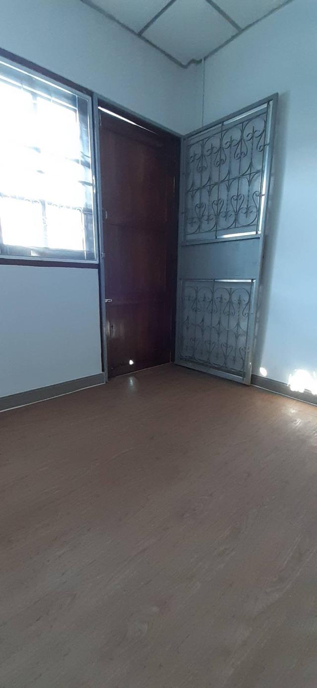 ขายทาวเฮาส์หงษ์ประยูร1 ขนาด 16 ตรว. ราคา 1,490,000 บาท 2 ห้องนอน 1 ห้อง น้ำ 1 ห้อง ครัว มีที่จอดรถ 8