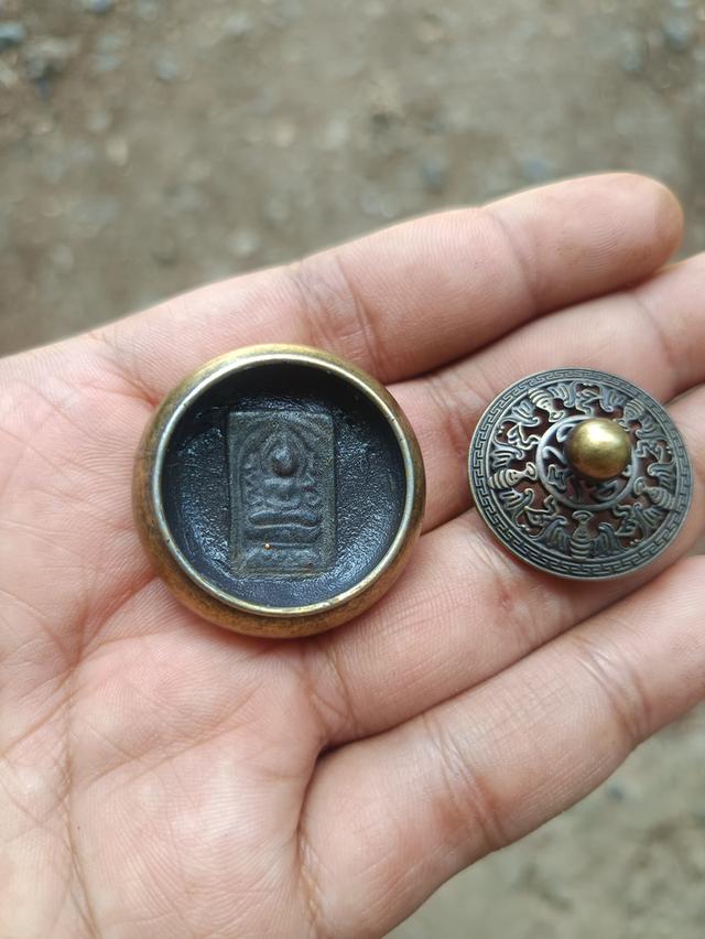 ตลับขี้ผึ้งหลวงปู่ศุข