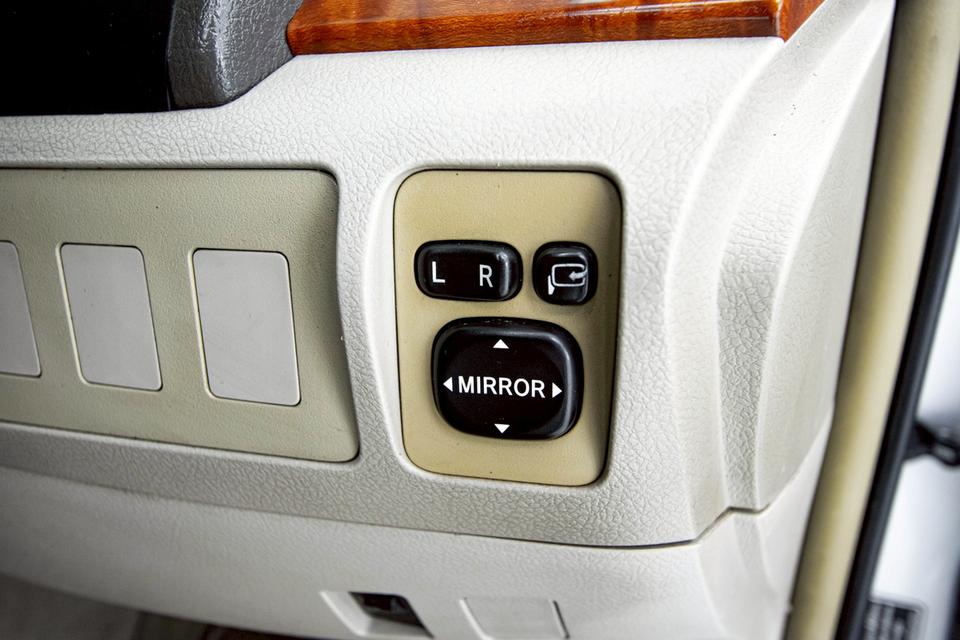 TOYOTA CAMRY 2.0 E 2008  16