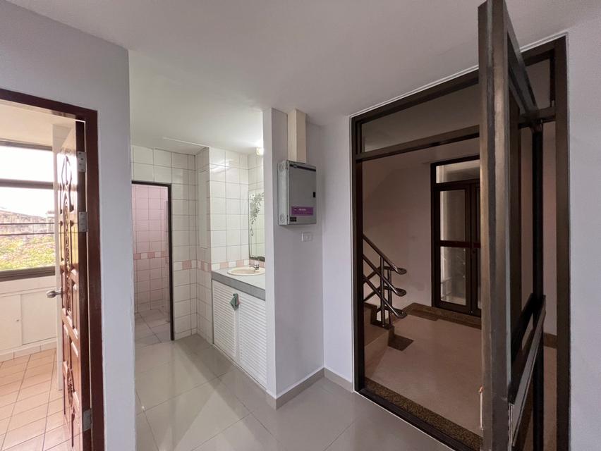 สำนักงานให้เช่า ตลิ่งชัน ติดถนนบรมราชชนนี (ข้างสถานีตำรวจตลิ่งชัน) 11