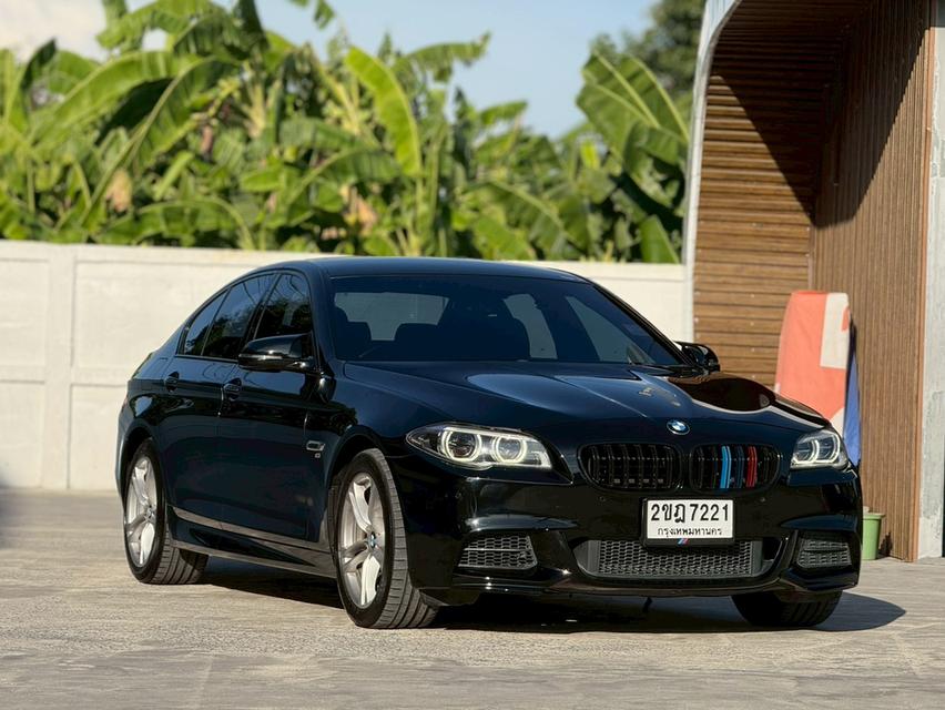 BMW SERIES 5, 528i M SPORTโฉม F10 ปี10-17 สีดำ เกียร์ออโต้ เครื่องเบนซิน M Sport LCi ปี 15 แท้ ปี2015(เลขไมล์ 154,745 km.)