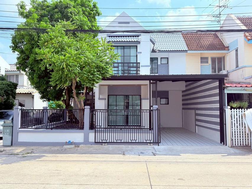 หมู่บ้านพูนสินธานี3 เคหะร่มเกล้าทาวน์เฮาส์ 2 ชั้น ตกแต่งใหม่พร้อมอยู่ หลังมุมติดที่กลับรถ 1