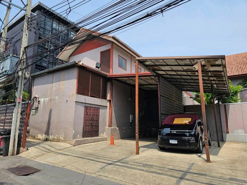 single houseให้เช่าบ้านสวน 2 ชั้นกลางเมือง บรรยากาศร่มรื่น เป็นส่วนตัว ใกล้รถไฟฟ้า เหมาะสำหรับอยู่อาศัย ทำคาเฟ่ หรือเปิดร้านอาหาร ใกล้เซ็นทรัลลาดพร้าว 11