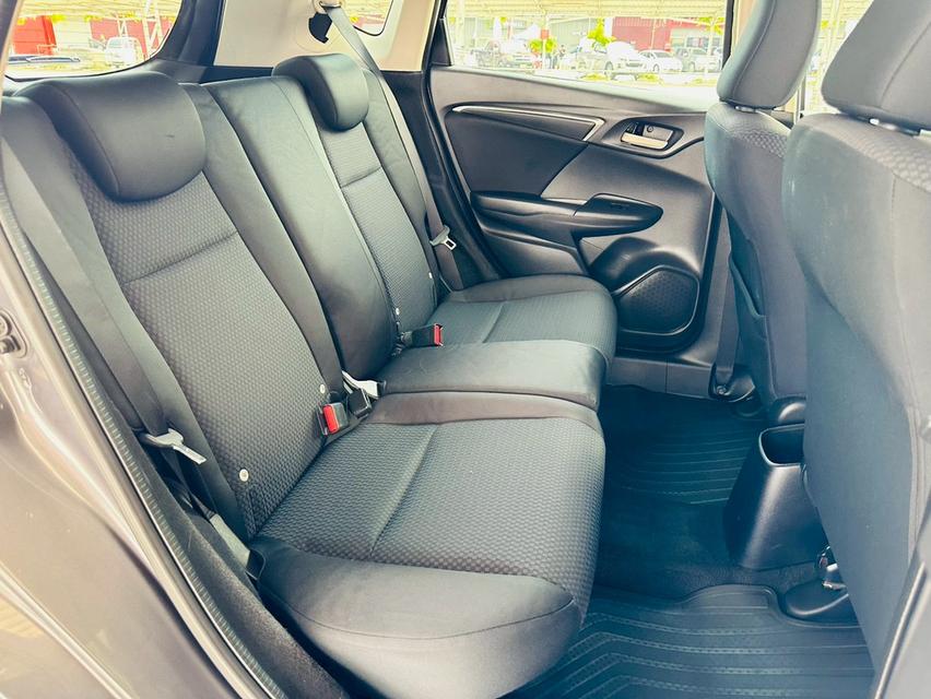 2017 honda jazz (GK)  V+ สีเทาดำ หล่อจบ ออปชั่นครบ ไม่ต้องง้อป้ายแดง รูปที่ 11