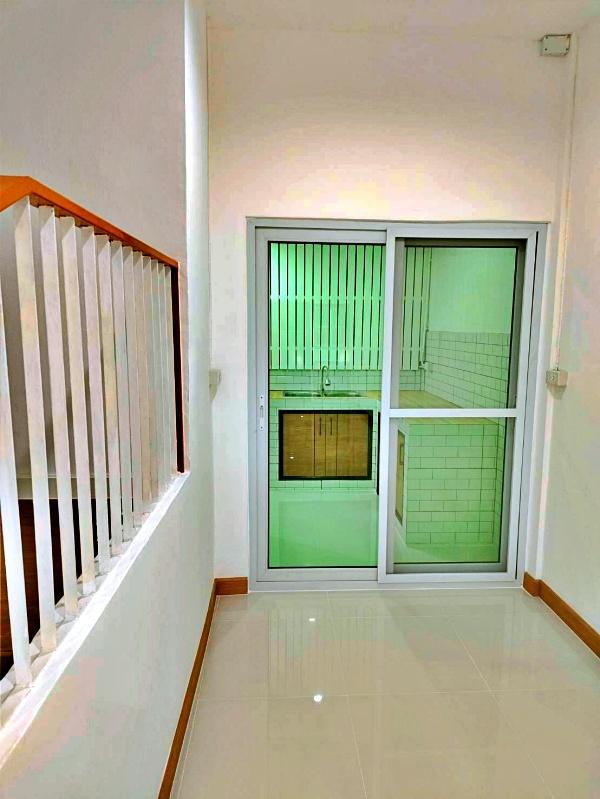 🏡 ขายทาวน์โฮมมินิมอล ใกล้รถไฟฟ้าสายสีชมพู เพียง 800 ม. ราคาดี ไม่มีค่าส่วนกลาง! 9