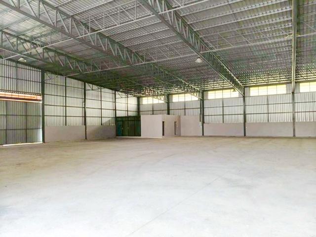 1ไร่ 250ตร.ว. รพ.ศาลายา 3.8 กม.ม.มหิดลศาลายา 1.9 กม.ทวีวัฒนา ให้เช่าโกดัง 1,305 ตร.ม. ติดถนนใหญ่ ศาลาธรรมสพน์ ทวีวัฒนา พ 3