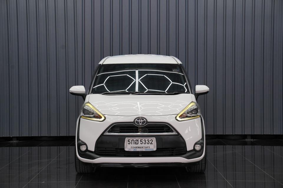 TOYOTA SIENTA 1.5 V AT ปี 2016 จด 2017 สีขาว รูปย่อยที่ 2
