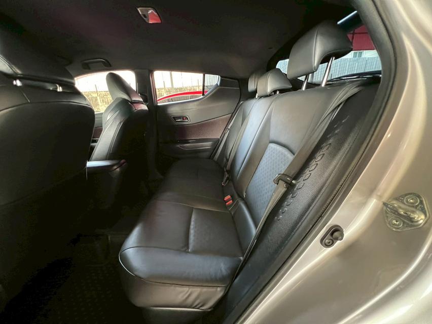 ปี 2018 TOYOTA CHR, 1.8 HV Hi โฉม ปี17-ปัจจุบัน - สีเทา เกียร์ออโต้ เครื่องเบนซิน/ไฮบริด มือเดียวป้ายแดง 11