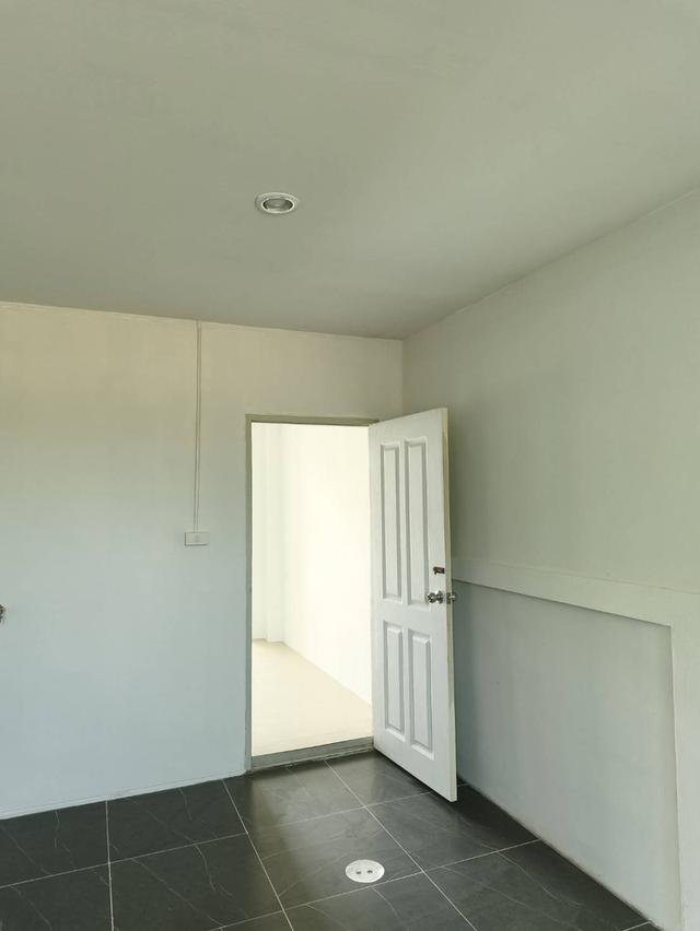 ตึกแถว 3 ชั้น ครึ่ง ถนนข้าวหลาม บางแสน จ.ชลบุรี 8