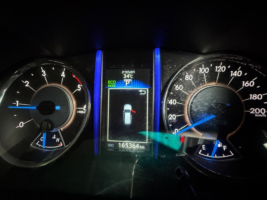 Toyota Fortuner 2.4V ปี16 9