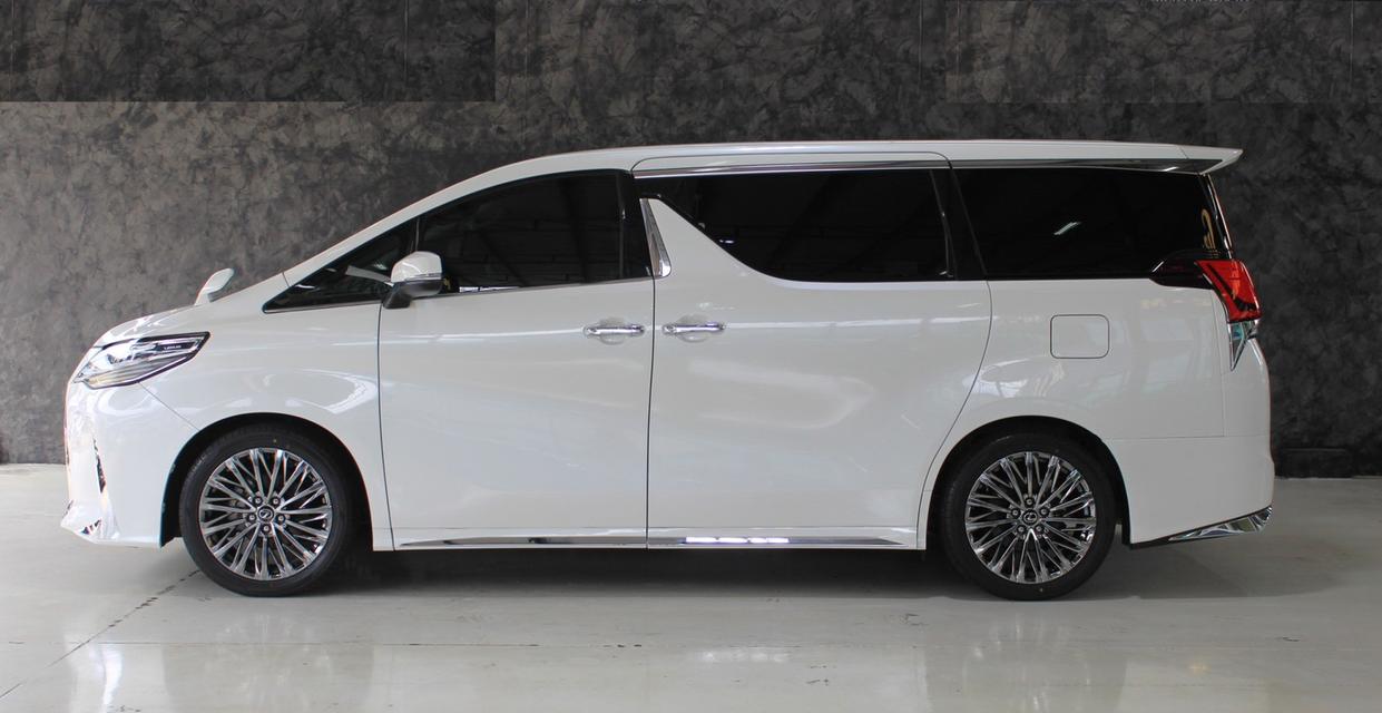 รหัสรถ JRS1984 Toyota Vellfire 30 ปี 2017 สีขาว กับชุดแต่ง 1:1 เป็น Lexus LM 7
