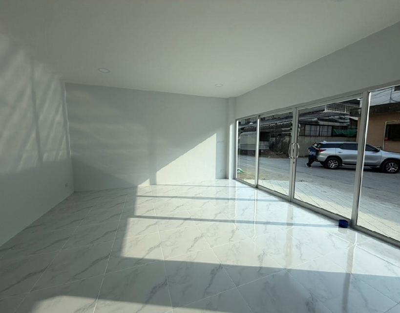 ให้เช่าโกดังพร้อมสำนักงาน สร้างใหม่ / พื้นที่ 400 ตารางเมตร / ทำเลเอกชัย บางบอน / ซอยเอกชัย เข้าซอยไม่ลึก 3