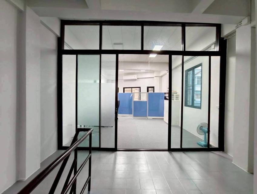 ขายด่วน! อาคารพาณิชย์ 4 ชั้นครึ่ง รีโนเวทใหม่ทั้งหลัง หมู่บ้านบางพลีนิเวศน์  พร้อมเฟอร์นิเจอร์ (หลังมุม)  บางพลี-กิ่งแก้ว เหมาะอยู่อาศัย ทำออฟฟิศ 10