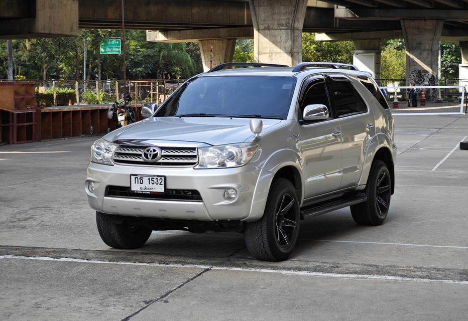 Toyota Fortuner 2.7 V Auto ปี 2011 2