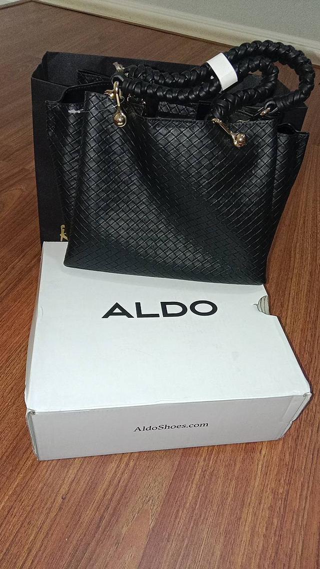 กระเป๋าสะพายผู้หญิง มือ1