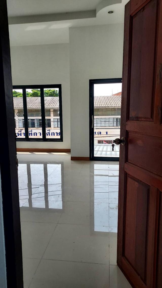 อาคารพาณิชย์ 2 ชั้น ด้านหน้ากว้าง 2 คูหา 2 ห้องนอน 3 ห้องน้ำ 1 ห้องครัว 15