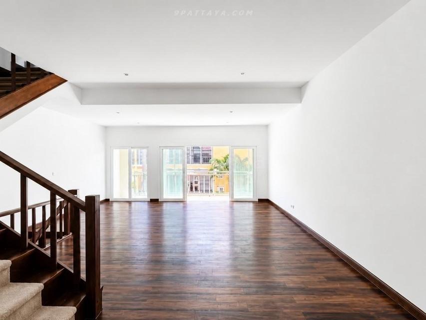 For Rent — 4-Storey Commercial Building on Pratumnak Soi 5, Pattaya 300sqm 3 bedrooms 5 bathrooms walkable to the beach 10