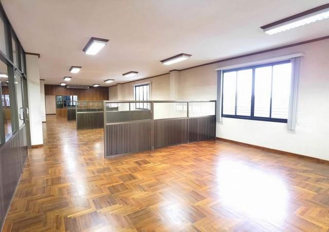 ให้เช่าอาคารสำนักงาน 3 ชั้นพร้อมโกดัง พื้นที่รวม 2,042 ตรม. สุขุมวิท 107 แบริ่ง 15 ใกล้ BTS แบริ่ง MRT ศรีแบริ่ง 7