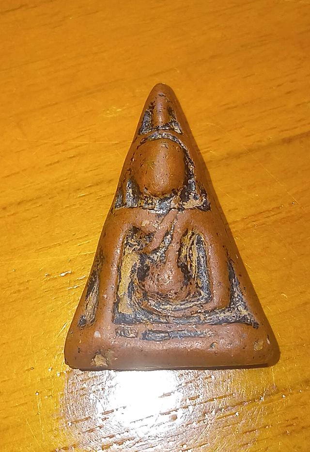 พระกรวัดุนางพญาเข่าตรงมือจับเข่าและนางพญากรุวังมะสะเข่าใหญ่มีจุดพิมพ์นิยม รูปย่อยที่ 3