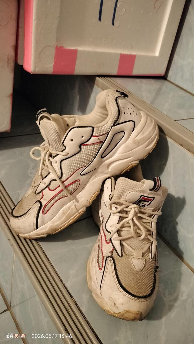 รองเท้า FILA สีขาว เบอร์ 41 ครึ่ง