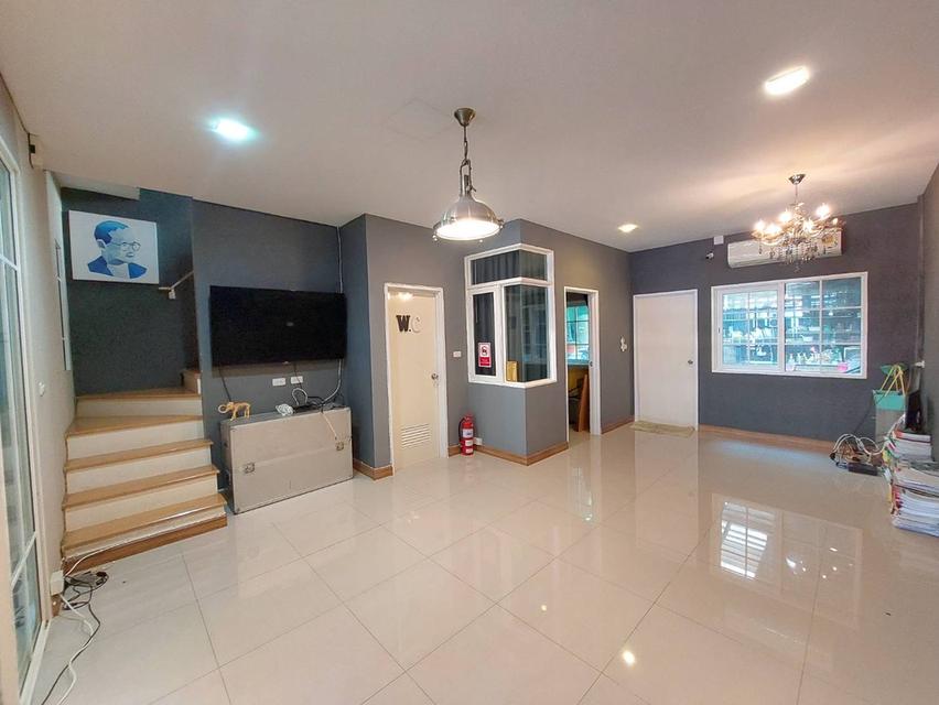 ขาย/ให้เช่าทาวน์โฮม 3 ชั้น โกลเด้นทาวน์ ซ.นวมินทร์ 42 แยก 27 บึงกุ่ม 5 ห้องนอน 4 ห้องน้ำ ต่อเติมครบ คุ้มค่าทุกตารางนิ้ว 7