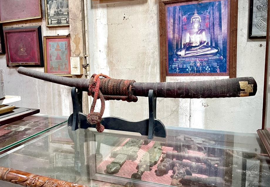 ดาบไทยโบราณ ดาบโบราณ สมัยอยุธยา ดาบเก่าอายุร้อยปี