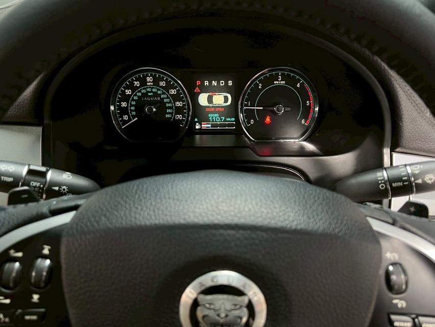 Jaguar XF 2.2 Sedan 7