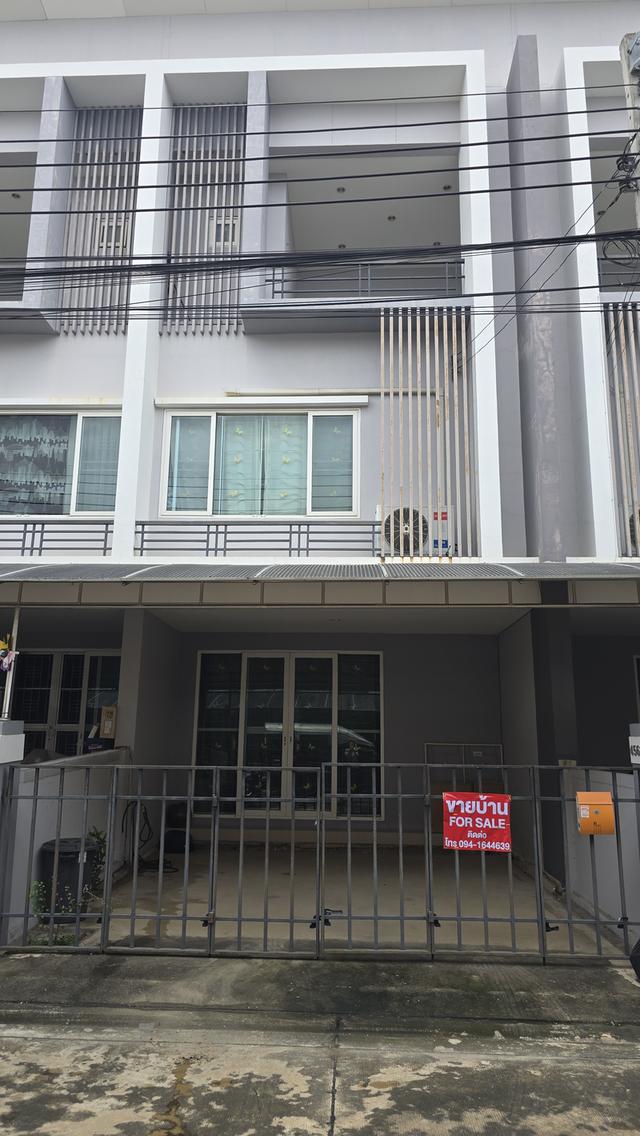 ขายทาวน์โฮม 3 ชั้น 3 นอน 4 น้ำ ฟรีแอร์ 4 ตัว 1