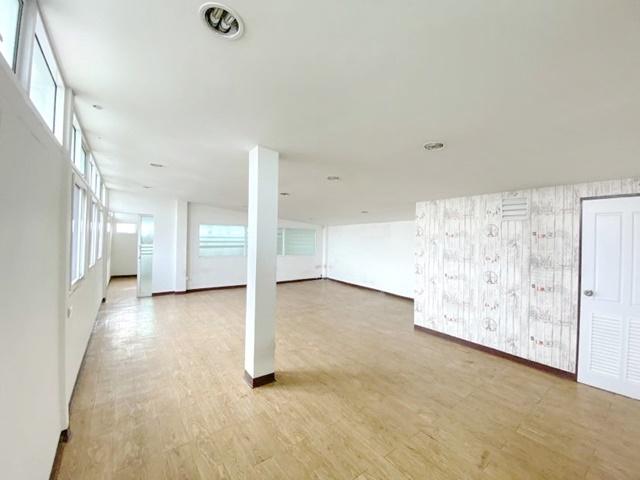 เซ็นทรัลลาดพร้าว 2 กม. MRTพหลโยธิน24 2.1กม.ซ. รัชดา25-33 100 ม. ให้เช่าสำนักงาน อาคารพาณิชย์ 5ชั้น ลาดพร้าว 375 ตร.ม Uni 4