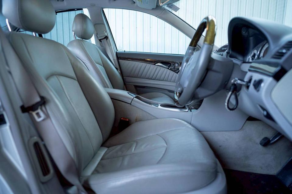 BENZ E240 AVANTGARDE (W211) ปี 2004 11