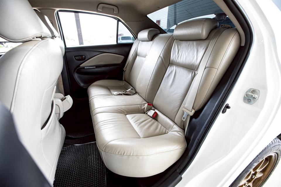 Toyota Vios 1.5E ปี 2009 เกียร์ออโต้ สีขาว   14