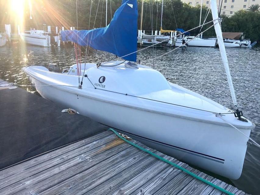 Hunter 216 Swing Keel พร้อมขาย 1