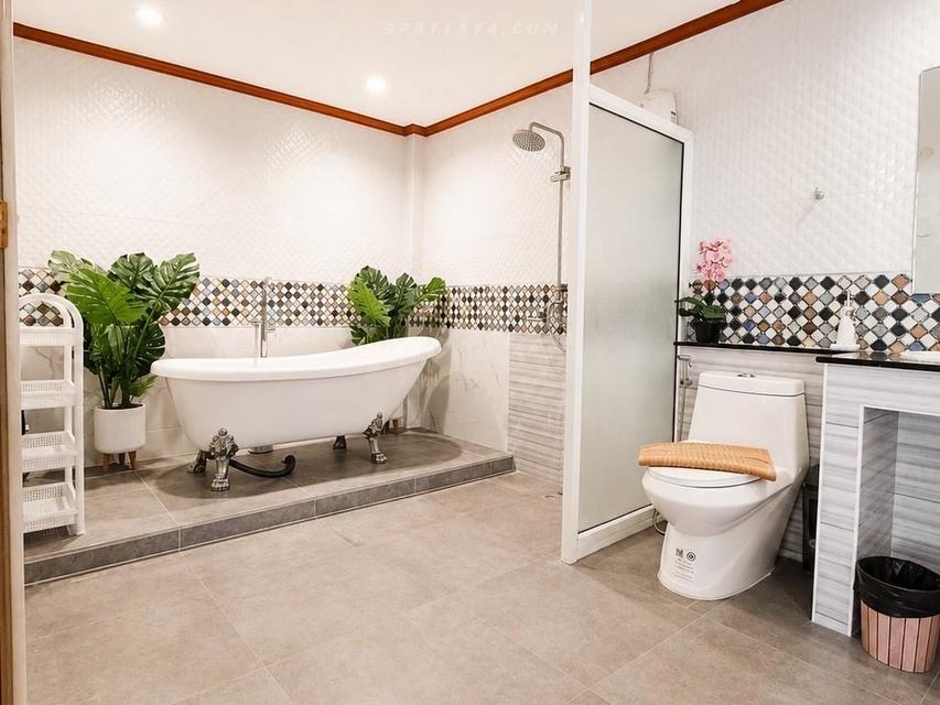 Large private pool villa located inside a residential project near Chak Ngaew Chinese Market, next to Phoenix Golf Course. spacious area รูปที่ 10