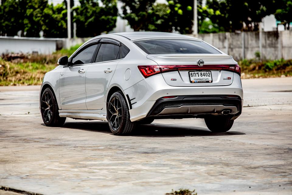 MG 5 1.5 Sunloof TURBO ปี 2017 สีเทา เกียร์ Auto  7