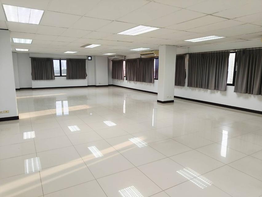 สำนักงานให้เช่า อาคารพีเอวี ลาดพร้าว 42 5