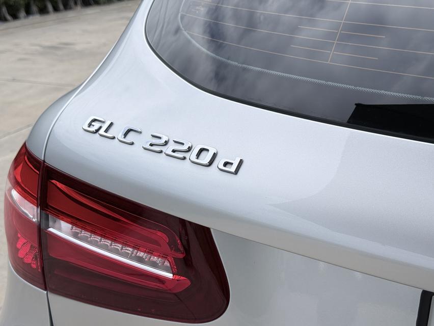 Benz GLC220d 4Matic ปี 2020 สภาพสวย สีเดิมทั้งคัน รูปที่ 6