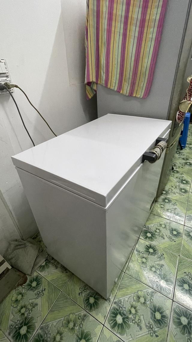 ตู้แช่แข็งฝาบนสีขาวสภาพใหม่มาก