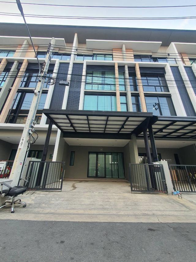 ให้เช่าออฟฟิศ ติดถนน ทำเลทอง ใจกลางเมือง โครงการพรีเมี่ยมเพลส 10 เกษตร-นวมินทร์ รามอินทรา จังหวัดกรุงเทพมหานคร 1